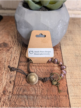 NEW Artisan Boho Cranberry Rustic Pearls Knotted Leather Cord Button Bracelet